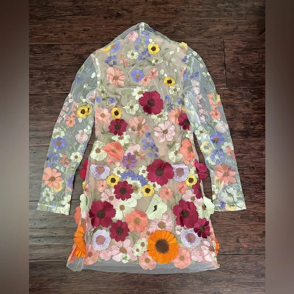 (last 1) Elise Fleurs - 3D mesh mini luxury runway dress with embroidery - Picture 8 of 13